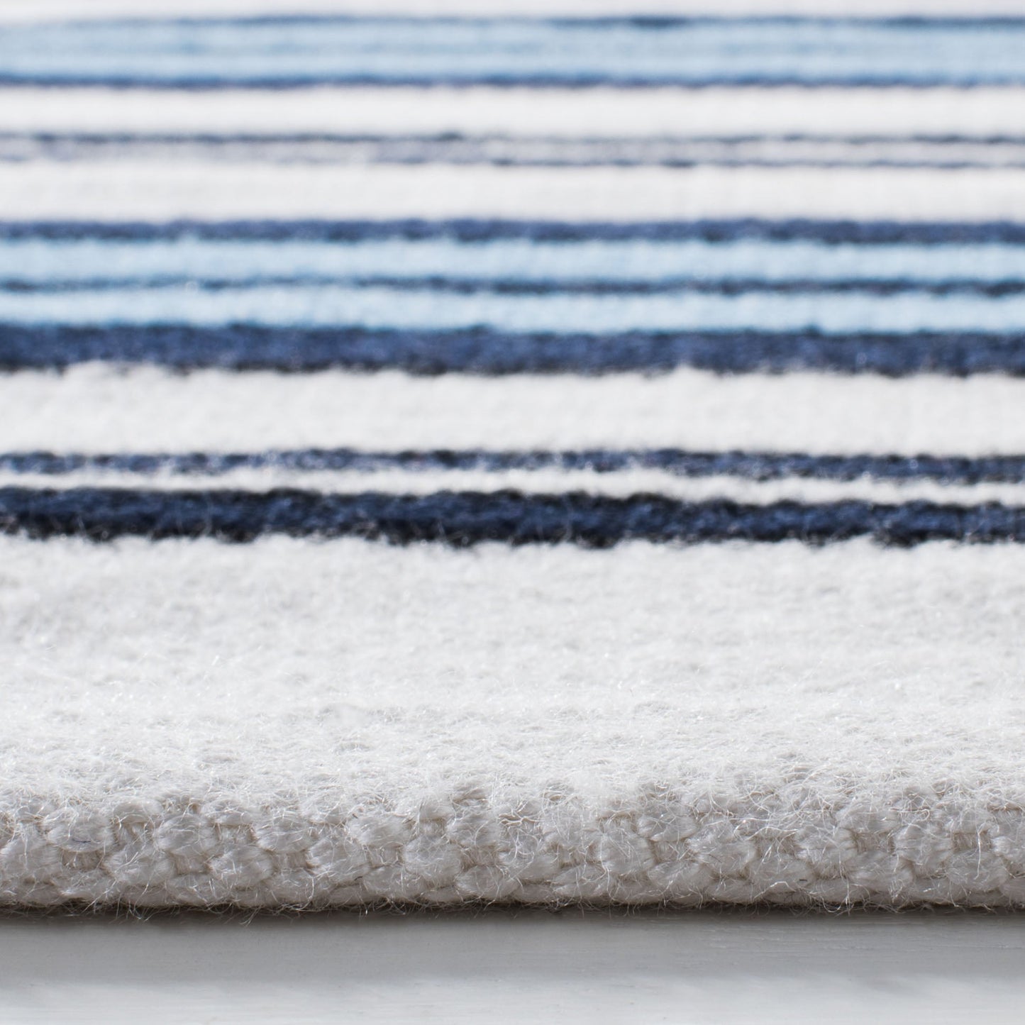 Leopold Stripe 2462 Rug | Lauren Ralph Lauren - LRL2462